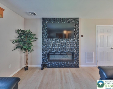 2033 11th Street - Photo Thumbnail 13