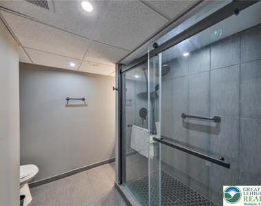 2033 11th Street - Photo Thumbnail 49