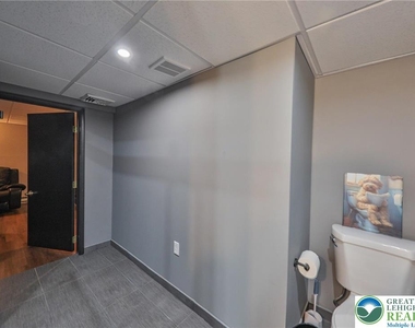 2033 11th Street - Photo Thumbnail 50