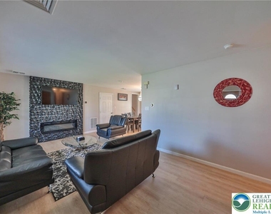 2033 11th Street - Photo Thumbnail 7
