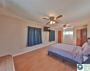 2033 11th Street - Photo Thumbnail 45