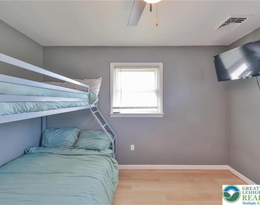 2033 11th Street - Photo Thumbnail 32
