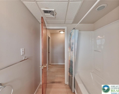 2033 11th Street - Photo Thumbnail 36