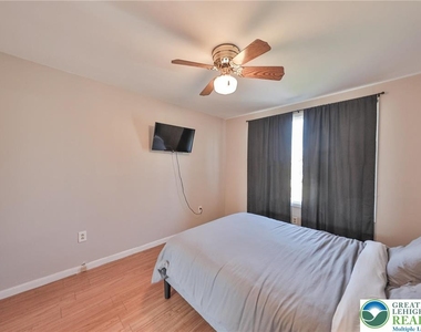 2033 11th Street - Photo Thumbnail 40