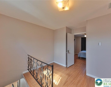 2033 11th Street - Photo Thumbnail 37
