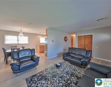 2033 11th Street - Photo Thumbnail 9
