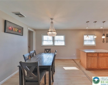 2033 11th Street - Photo Thumbnail 15