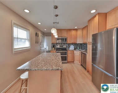 2033 11th Street - Photo Thumbnail 19