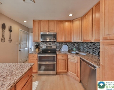 2033 11th Street - Photo Thumbnail 20