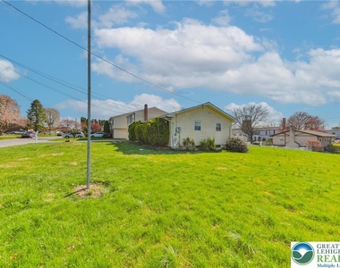 2033 11th Street - Photo Thumbnail 4