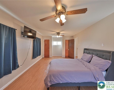 2033 11th Street - Photo Thumbnail 44