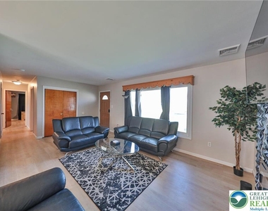2033 11th Street - Photo Thumbnail 11