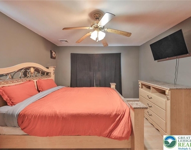 2033 11th Street - Photo Thumbnail 30