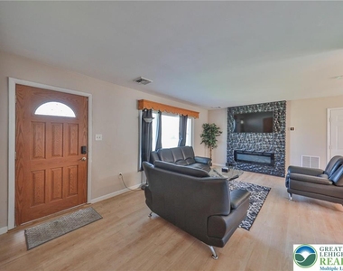 2033 11th Street - Photo Thumbnail 5