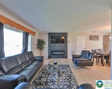 2033 11th Street - Photo Thumbnail 6