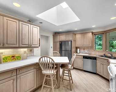 71 Beach Avenue - Photo Thumbnail 7