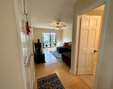 15 Crest Street - Photo Thumbnail 2