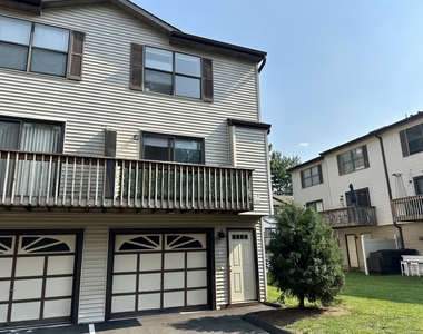 15 Crest Street - Photo Thumbnail 13