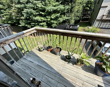 15 Crest Street - Photo Thumbnail 9
