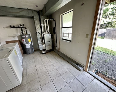 15 Crest Street - Photo Thumbnail 12