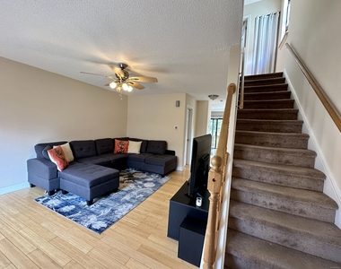 15 Crest Street - Photo Thumbnail 4