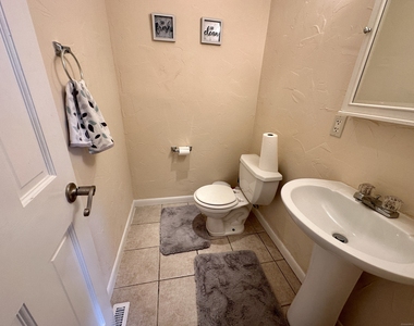 15 Crest Street - Photo Thumbnail 5