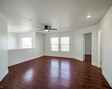 9711 Spinnaker Creek Avenue - Photo Thumbnail 34