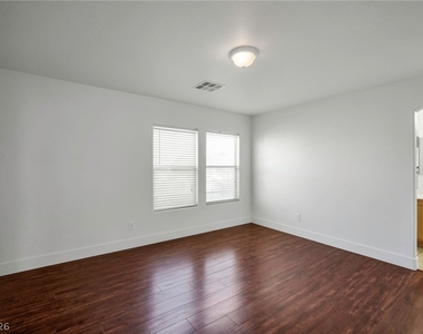 9711 Spinnaker Creek Avenue - Photo Thumbnail 11