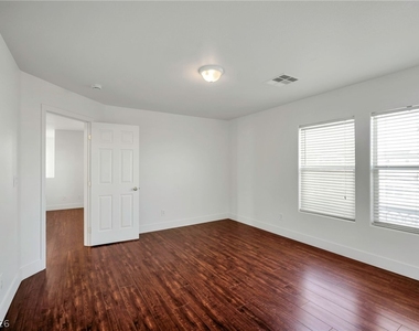 9711 Spinnaker Creek Avenue - Photo Thumbnail 22