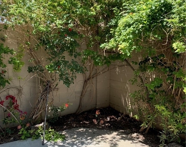 7617 Allerton Avenue - Photo Thumbnail 3