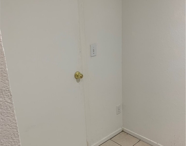 7617 Allerton Avenue - Photo Thumbnail 16