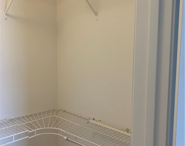 7617 Allerton Avenue - Photo Thumbnail 38