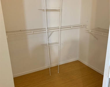 7617 Allerton Avenue - Photo Thumbnail 24