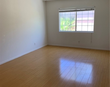 7617 Allerton Avenue - Photo Thumbnail 19