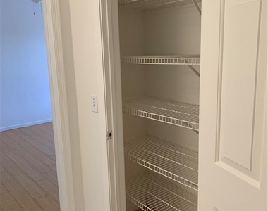 7617 Allerton Avenue - Photo Thumbnail 33