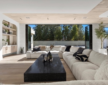 2401 Driftwood Drive - Photo Thumbnail 20