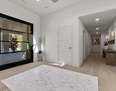 2401 Driftwood Drive - Photo Thumbnail 7