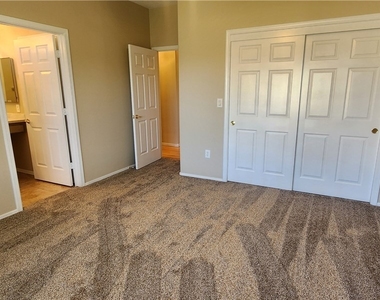 1561 Bonner Springs Drive - Photo Thumbnail 10