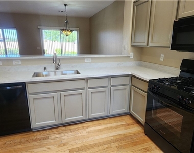 1561 Bonner Springs Drive - Photo Thumbnail 14