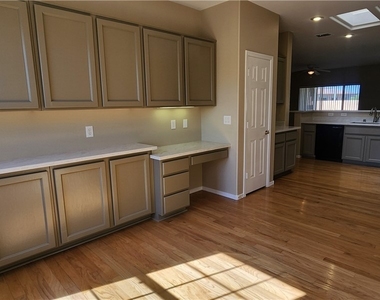 1561 Bonner Springs Drive - Photo Thumbnail 6