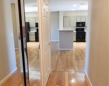 1561 Bonner Springs Drive - Photo Thumbnail 12