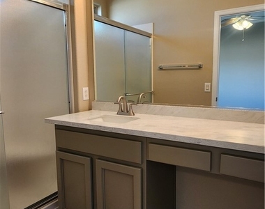 1561 Bonner Springs Drive - Photo Thumbnail 11