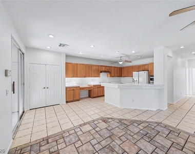 2367 Thayer Avenue - Photo Thumbnail 16