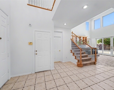 2367 Thayer Avenue - Photo Thumbnail 9