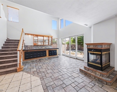 2367 Thayer Avenue - Photo Thumbnail 11