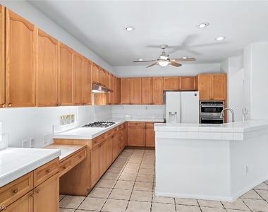 2367 Thayer Avenue - Photo Thumbnail 17