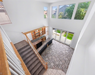 2367 Thayer Avenue - Photo Thumbnail 12