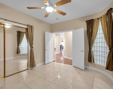 7956 Marbella Circle - Photo Thumbnail 16