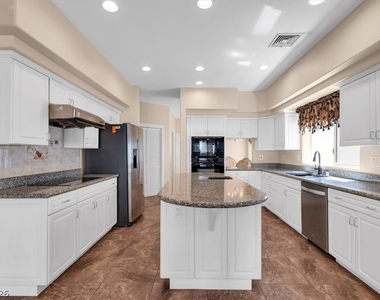 7956 Marbella Circle - Photo Thumbnail 4