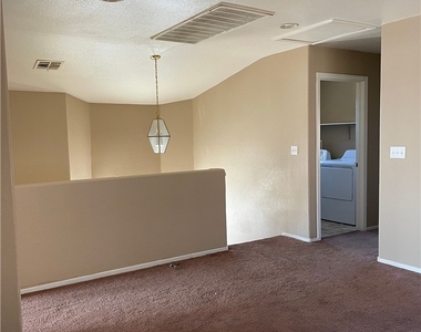 3753 Hollycroft Drive - Photo Thumbnail 10